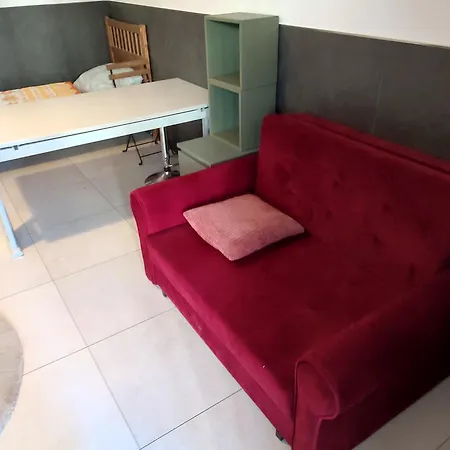 Modern Renovated For Work And Family Apartment