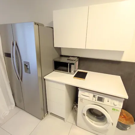 Modern Renovated For Work And Family Apartment *